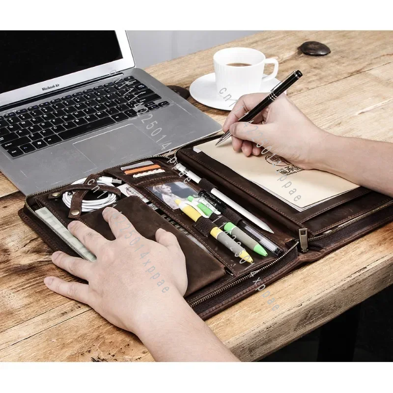Tech Accessories For A Tablet - กระเป๋าเก็บแท็บเล็ตหนังเสริมสำหรับไอแพดพร้อมช่องใส่ปากกา สายดาต้า อุปกรณ์จัดระเบียบโทรศัพท์